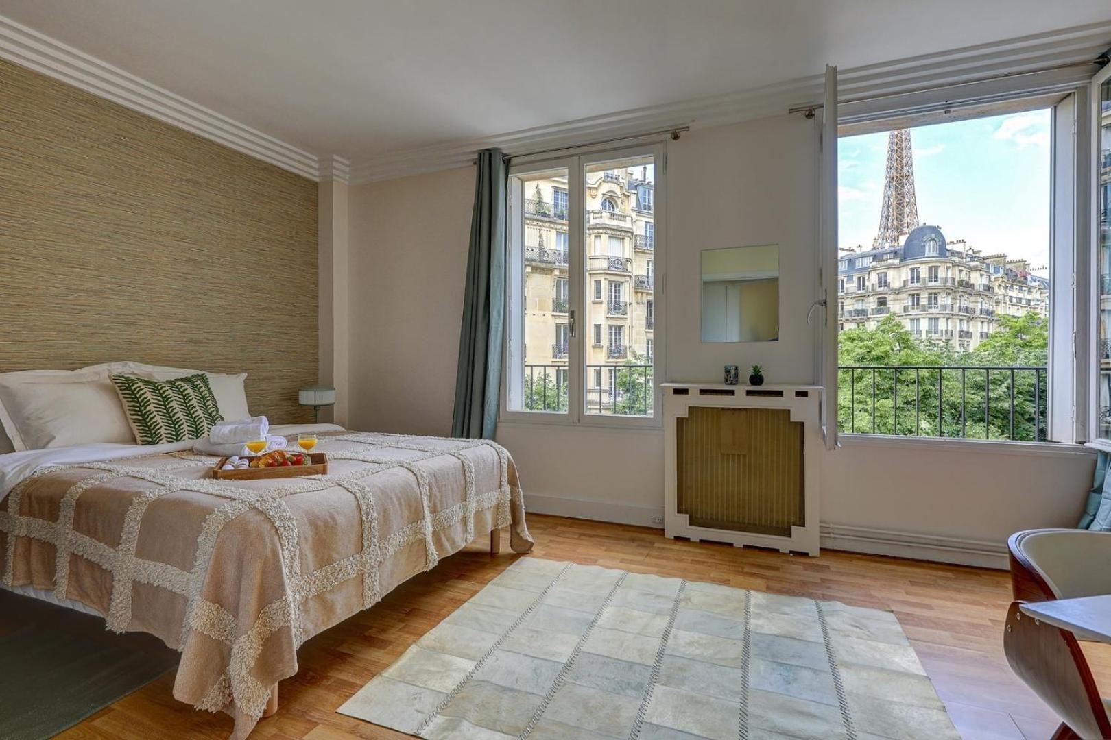Bnbnook - Charming 1br With Eiffel Tower View Appartement *