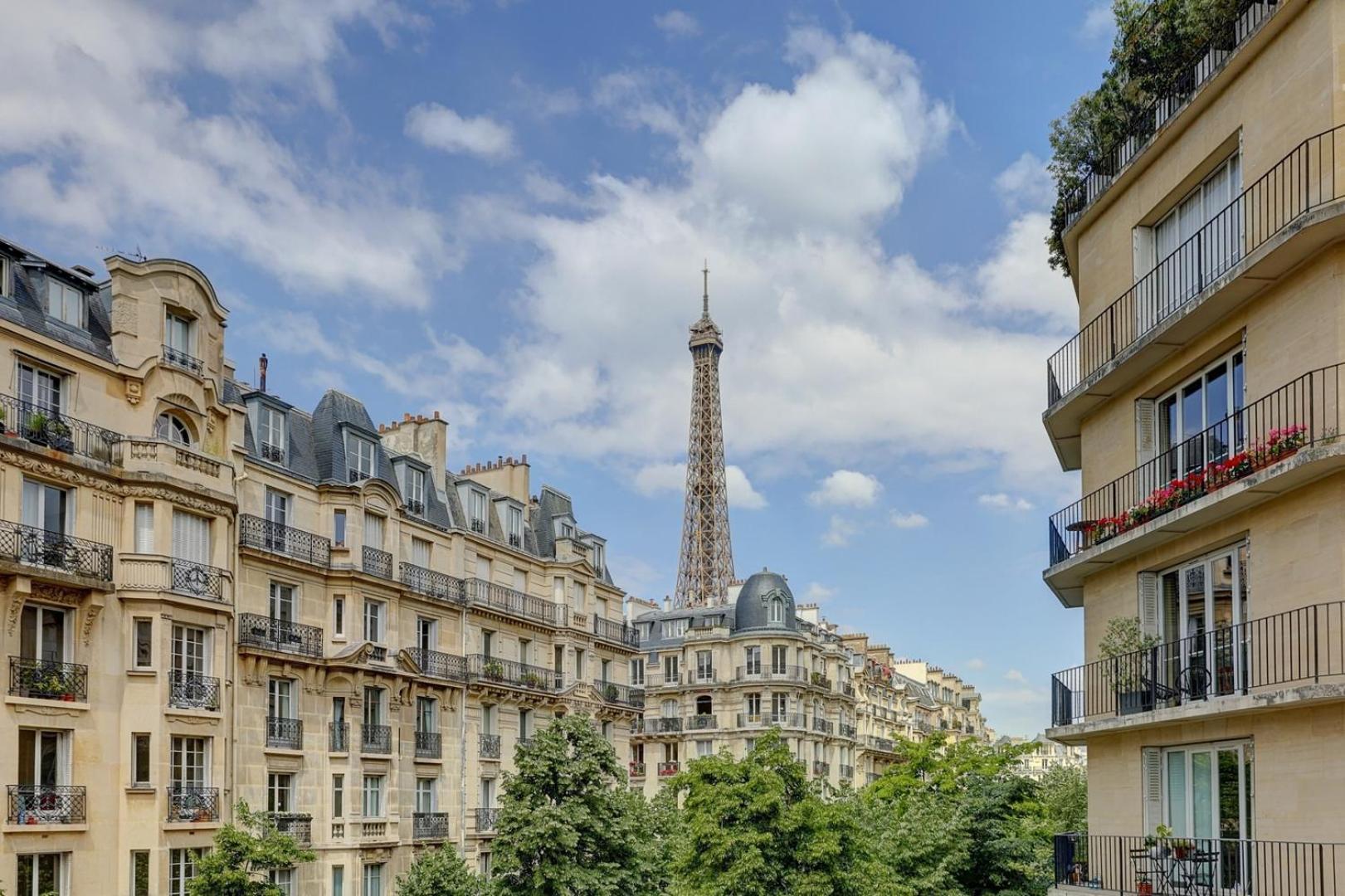 Bnbnook - Charming 1br With Eiffel Tower View Appartement *